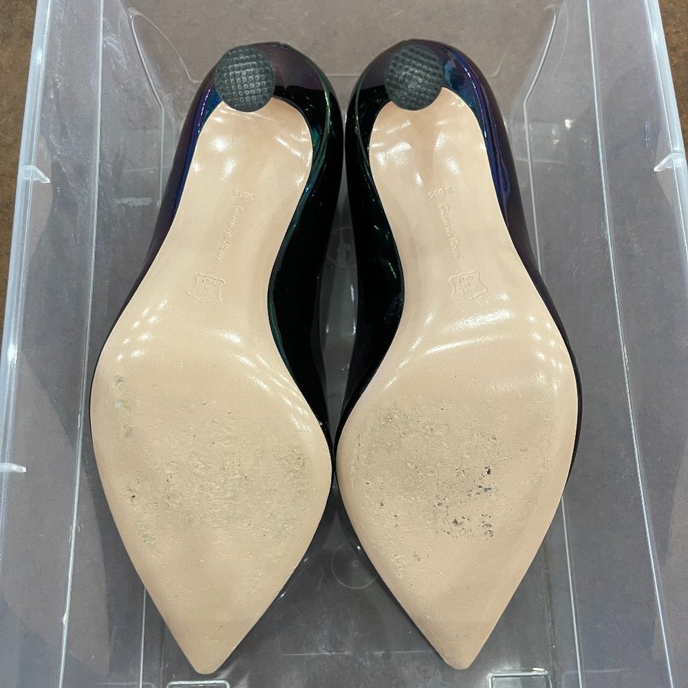💙 HOST PICK 💙 Gianvito Rossi iridescent leather pumps - Picture 8 of 9